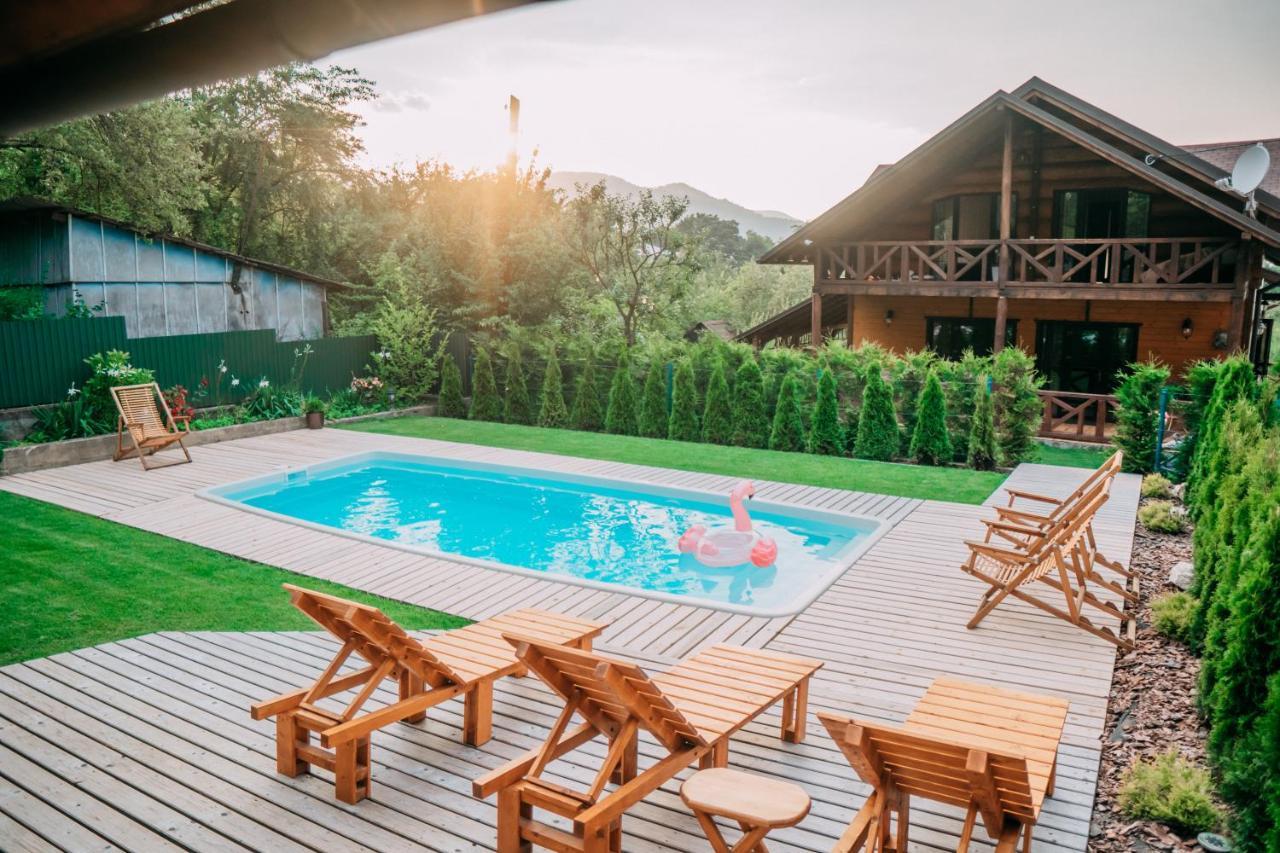 Панська Господа Villa Vyzhnytsya Bagian luar foto